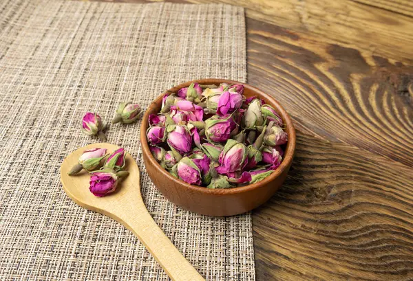 Kuru Gül Tomurcukları, Pembe Çiçek Çayı için Gül Yaprakları, Kurumuş Pers Gülleri, Doğa Tahtası Arkaplanındaki Gül Tomurcukları