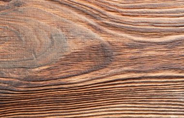 Eski ahşap kaplama arka plan. Koyu renk tahta yüzey, yanmış ahşap fırça, makro klasik kahverengi zemin, tahıl meşesi ahşap masa yakın, kırsal ahşap üst görünüm