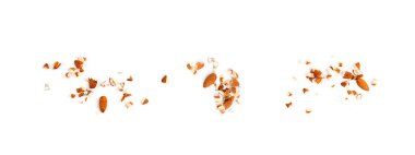 Ezilmiş bademler izole edilmiş, fındık parçaları, dilimlenmiş badem tohumları ve beyaz plaka arka planındaki çekirdekleri kesiyor.