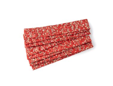 Pancar krakerleri izole, ince rusk pancar kökü ekmek, kırmızı diyet çoklu tahıllı çıtır ekmek, çeşitli tohumlar tam tahıllı çıtır ekmek, beyaz arka planda uzun kraker