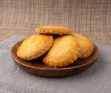 Hollanda geleneksel kurabiyeleri, Hollanda bademi dolgulu pasta, Hollanda badem ezmeli pasta, gevulde koek veya fındık ezmeli tart, Breton tereyağlı bisküvi yakın çekim