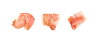 Prosciutto dilimleri izole edilmiş. Beyaz arka planda İspanyol jambonu, parma jambonu, serrano ya da iberico.