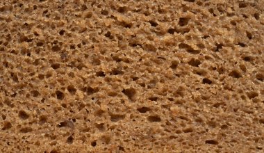 Ekmek dilimi makro doku, fırında hamur deseni. Kahverengi ekmek somunu yakın kes, zencefilli ekmek dilimi arka plan, sünger fırın afişi, browni yakın plan ve fotokopi alanı ile üst manzara