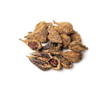 Siyah Kakule Tohumları İzole Edilmiş, Kahverengi Kardamon, Kuru Kardamon Meyveleri, Kardamum Baharatı, Kardamoanne Baharatı, Beyaz Arkaplan Üzerinde Kurumuş Nepal Kakule Kapsülleri