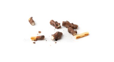 Çikolatalı kurabiye, izole edilmiş, uzun çikolatalı pasta, şekerleme, Japon bisküvi tüpleri, tatlı kakao kremalı Grissini, Kore krakeri beyaz arka planda şekerleme çubukları