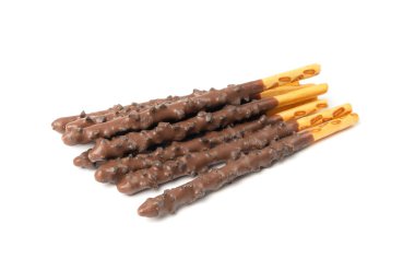 Çikolatalı kurabiye çubukları izole, uzun çikolatalı pastalar şekerleme, Japon bisküvi tüpleri, tatlı kakao kremalı Grissini, Kore krakeri beyaz arka planda şekerleme çubukları