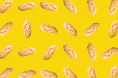 Sarı arka planda taze chiabatta ekmekleri var. Üst görünüm en düşük besin duvar kağıdı, yaratıcı ekmek maketi