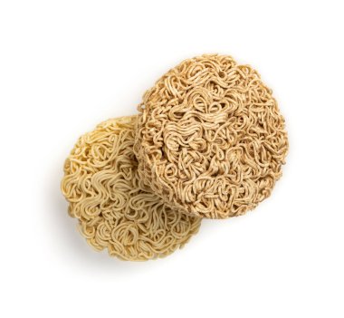 Çiğ erişte, 2 tane kuru erişte eriştesi, pişmemiş Kore Vermicelli, Hızlı Çin Çavdar ve Buğday Makarnası, Beyaz Arkaplan Üst Görünümü 'nde Anında Makarna