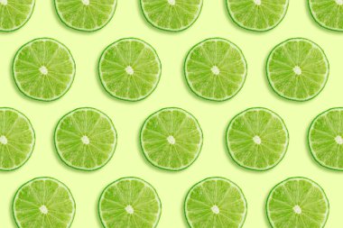 Ekşi anahtar bölümü ya da limon desenli arka plan. Biraz sulu yeşil limon kolajı veya taze organik narenciye