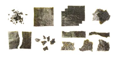 İzole edilmiş, kurutulmuş Aonori Seaweed Flakes, Kuru Deniz Otu Yırtık Örtüsü, Yosun Kırıntıları, Norveç Yosun Parçaları, Beyaz Arkaplanda Furikake Üst Görünümü