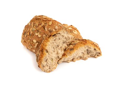 Kabak çekirdekleri izole edilmiş ekmekler, pepita tohumlu kahvaltı ruloları. Fitness karesi çöreği, parçalanmış sağlıklı burger, kabak tohumlu çörek beyaz arka planda.