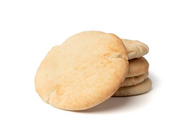 Pita yassı ekmek, buğday ezmesi yassı ekmek Arap ekmeği, chapati, Yunan pidesi naan, khubz veya beyaz arka planda tortilla olarak da bilinir.