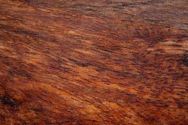 Mango ahşap desenli üst görünüm. Mutfak ahşap tepsi arka plan, organik Mangifera indica kaplama deseni, kırmızı mango kereste yüzeyi yakın çekim