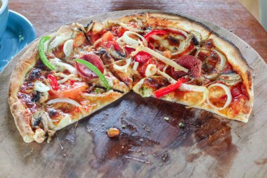 Pizza, dilimlenmiş pizza, lezzetli pizza.