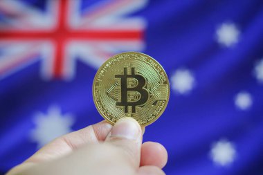 Avustralya bayrağının arkaplanındaki altın Bitcoin.