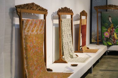 Batik giysileri, Bali 'de turistler için popüler bir ürün.