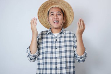 Asyalı çiftçi Tanrı 'ya şükür..