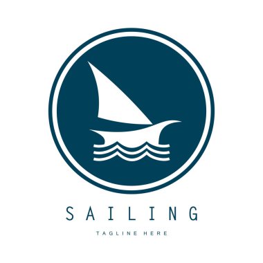 Sahilde deniz dalgası logosu ve hindistan cevizi ağacı.