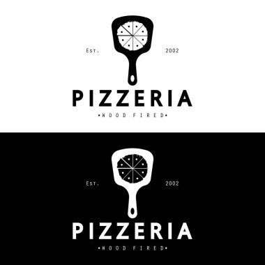 İtalyan yemeği, pizza ya da haçlı kürek ve tuğla fırınlı pizza logosu tasarımı. İş, restoran, etiket ve rozetler için logo.