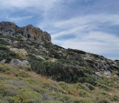 Cavo Greco, Ayia Napa, Kıbrıs 'taki Muhteşem Rocky Uçurumları ve Akdeniz Manzarası Doğaya Hevesli ve Yürüyüşçüler İçin Mükemmel