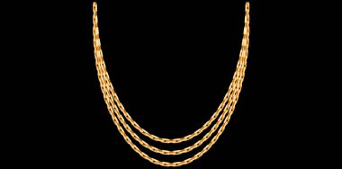 Çok Katmanlı Altın Zincirli Kolye Siyah Arkaplan, Eşsiz Güzel Mücevher Vektörü İllüstrasyonu.