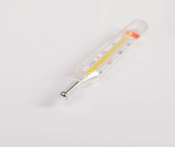 Medicinsk Termometer Isolerad Temperaturmätning Feber Medicinsk Termometer Glas Vit Bakgrund — Stockfoto