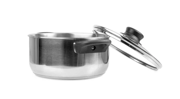 新的锅子被隔离了 金属平底锅 玻璃盖 汤厨具 白色背景的闪亮不锈钢锅 — 图库照片