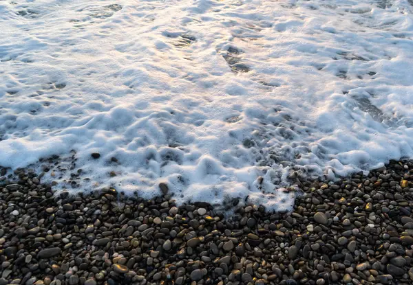 Θαλασσινά Κύματα Βότσαλο Παραλία Υφή Φόντο Διαφανές Ωκεάνιο Νερό Πετρώδες — Φωτογραφία Αρχείου