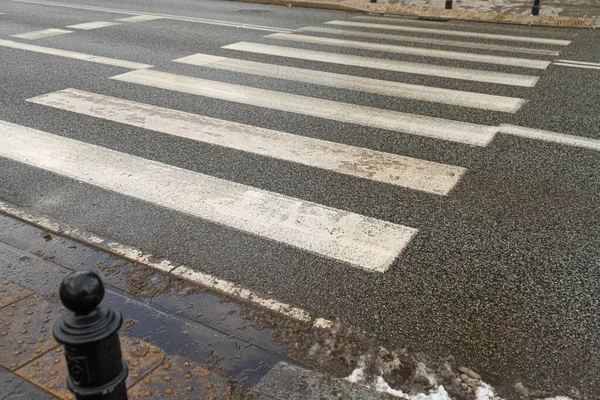 Vinter Fotgängare Crossing Svart Vit Crosswalk Efter Regn Säkerhet Zebra — Stockfoto