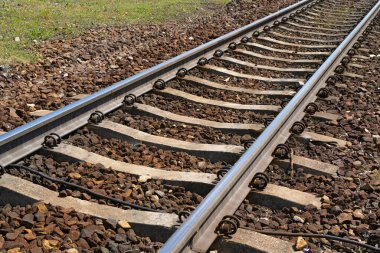 Demiryolu Hatları Kapatma, Raylı Raylı Raylar Balast Taşları, Metal Demiryolları, Bulanık Arkaplan Üzerindeki Eski Demiryolu Parkuru, Seçici Odaklanma
