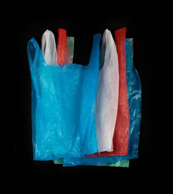 Kara Arkaplanda Birçok Plastik Torba, Alışveriş Sonrası Buruşuk Plastik Poşet, Selofan Paketleme Atık, Kullanılmış Çöp Torbası