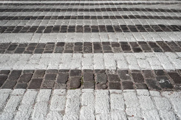 Geteerter Fußgängerüberweg Grauweißer Zebrastreifen Sicherheitszebra Auf Modernem Fliesenweg Asphaltquerungsweg Zebrastreifen — Stockfoto