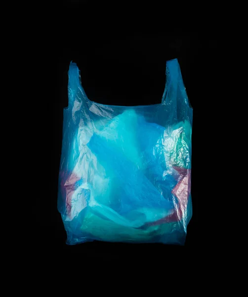 Många Plastpåsar Svart Bakgrund Skrumpna Plastpåse Efter Shopping Cellofan Förpackningsavfall — Stockfoto