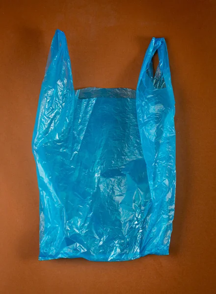 Μπλε Πλαστικές Σακούλες Καφέ Φόντο Τσαλακωμένη Πλαστική Τσάντα Μετά Ψώνια — Φωτογραφία Αρχείου