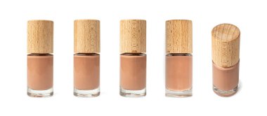 Çivi Cilalı Şişe, Doğal Vegan Manikür Cilası Cilalama, Bej Tırnak cilası Konteynırı, Eco Bio Kozmetik, Beyaz Arkaplanda Pastel Çivi Cila Şişesi