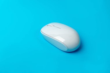 Beyaz Bilgisayar Fare Modeli, Tıklama Konsepti, Kablosuz Teknoloji, Mavi Arkaplan Üst Görünümü Üzerinde Bilgisayar Fare Fare, Boşluğu Kopyala