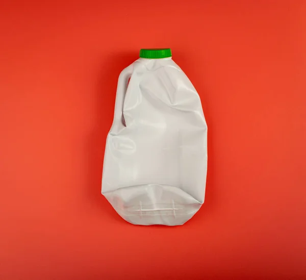 Tomma Plast Mjölkflaska Rumpad Vit Plastflaska Global Pollution Concept Squashed — Stockfoto