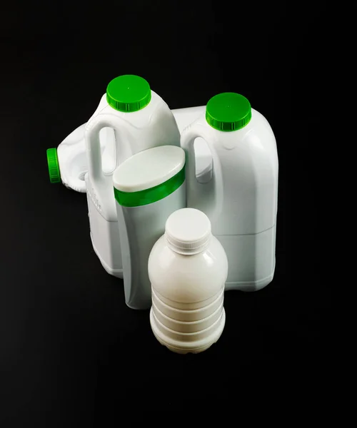 Порожні Пластикові Пляшки Молока Білі Пластикові Пляшки Глобальна Концепція Забруднення — стокове фото