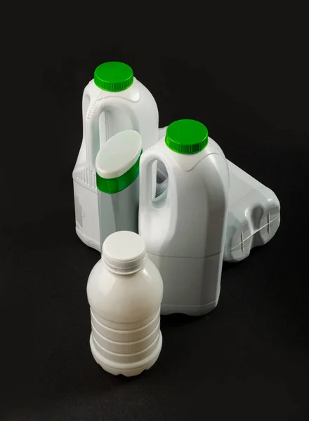Boş Plastik Süt Şişesi Yığını Beyaz Plastik Şişeler Küresel Kirlilik — Stok fotoğraf
