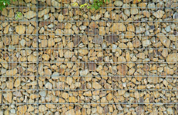 Gabionen Steinzaun Stützmauer Gabionen Körbe Steine Maschendraht Moderner Garten Kiesrand — Stockfoto