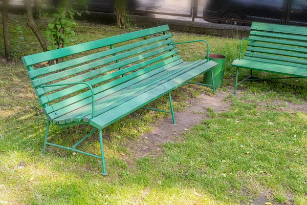 Old Wooden Bench in Park, Outdoor City Architecture, Green Wooden Benches, Outdoor Chair, Urban Public Furniture, Empty Plank Seat, Comfortable Bench in Recreation Area, Old Bench