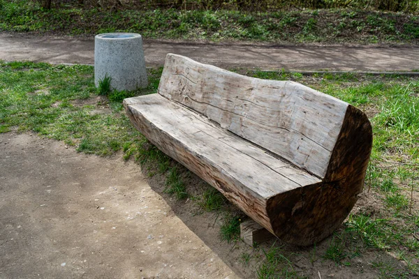 Old Shabby Wooden Bench Park Made Single Tree Trunk Outdoor — 스톡 사진