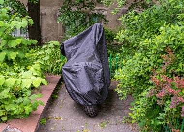 Waterproof Cover for Motorcycle, Motorbike Covered with Protective Cloth, Motorcycle Fabric Shield on Parking