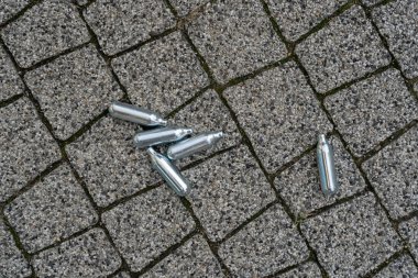 Nitro Kartuş, Soda Şarjörleri Üst Görünüm, Siphon Silindiri, CO2 Kapsülü, Yol Üzerinde Kullanılan Nitro Kartuş Kartuş