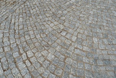 Eski Taş Asfalt Döşeme Arkaplanı, Antik Granit Kaldırım Yolu Şablonu, Eski Blok Kaldırım Mockup, Metin İçin Kopya Alanı olan Paved Yol Sancağı