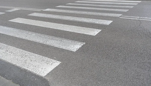 Asfalterad Fotgängare Crossing Grå Vit Crosswalk Säkerhet Zebra Moderna Plattor — Stockfoto