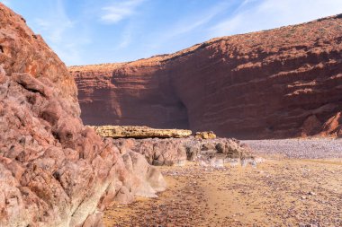 Legzira Plajı Jeolojik Yapısı, Kırmızı Kemerler Bileşimi, Fas Sahili Doku Arkaplanı, Fas Legzira Kayalıkları Kapanışı, İnanılmaz Afrika Yeri, Atlantik Okyanusu Kıyısı