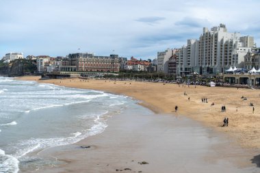 Biarritz, Fransa, 18 Nisan 2024: Biarritz Atlantik Okyanus Kıyısı, Deniz feneri Manzarası, Fransa 'da İlkbahar