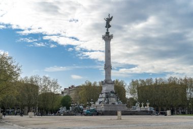 Bordeaux, Fransa, 17 Nisan 2024: Girondins Anıtı veya Quinconces Meydanı 'ndaki Girondins Anıtı, Fransa Bordeaux Şehir Merkezi, tarihi mimari, editör imajı