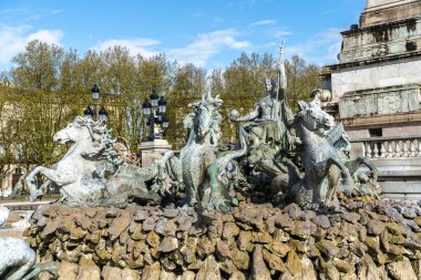 Bordeaux, Fransa, 17 Nisan 2024: Girondins Anıtı veya Quinconces Meydanı 'ndaki Girondins Anıtı, Fransa Bordeaux Şehir Merkezi, tarihi mimari, editör imajı